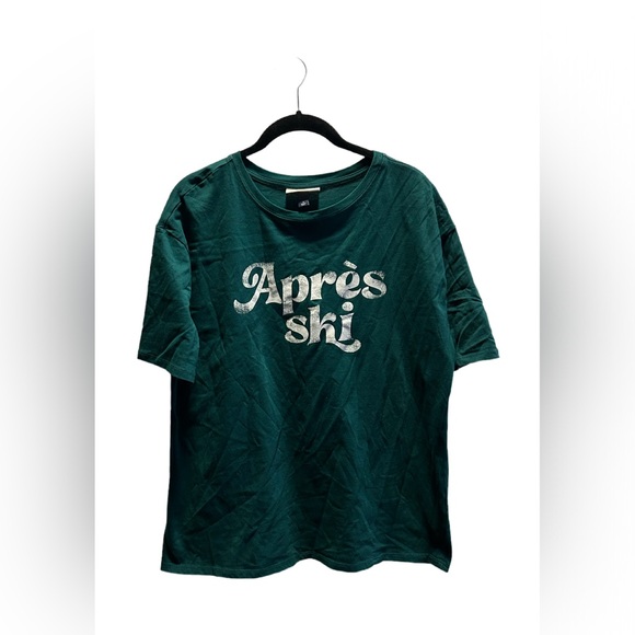 Universal Thread Tops - ‼️Last Chance‼️ Universal Thread Dark Green Graphic Tee ‘Apres Ski’